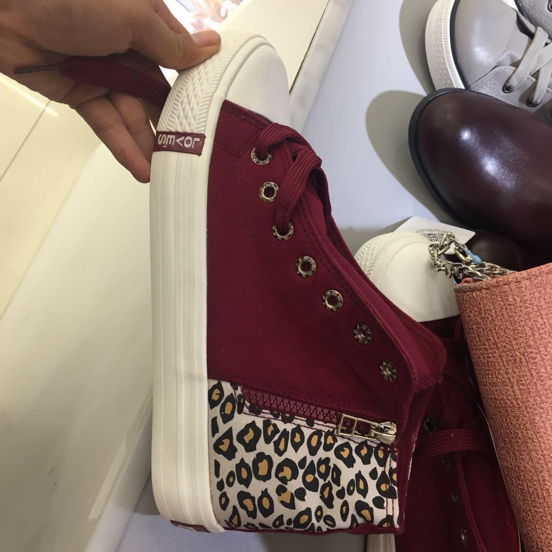 New Sepatu Converse Merah Maroon Size 39 Leopard Wanita Motif Macan Tutul Tie Women High Sneakers Red Shoes Fesyen Wanita Sepatu Di Carousell