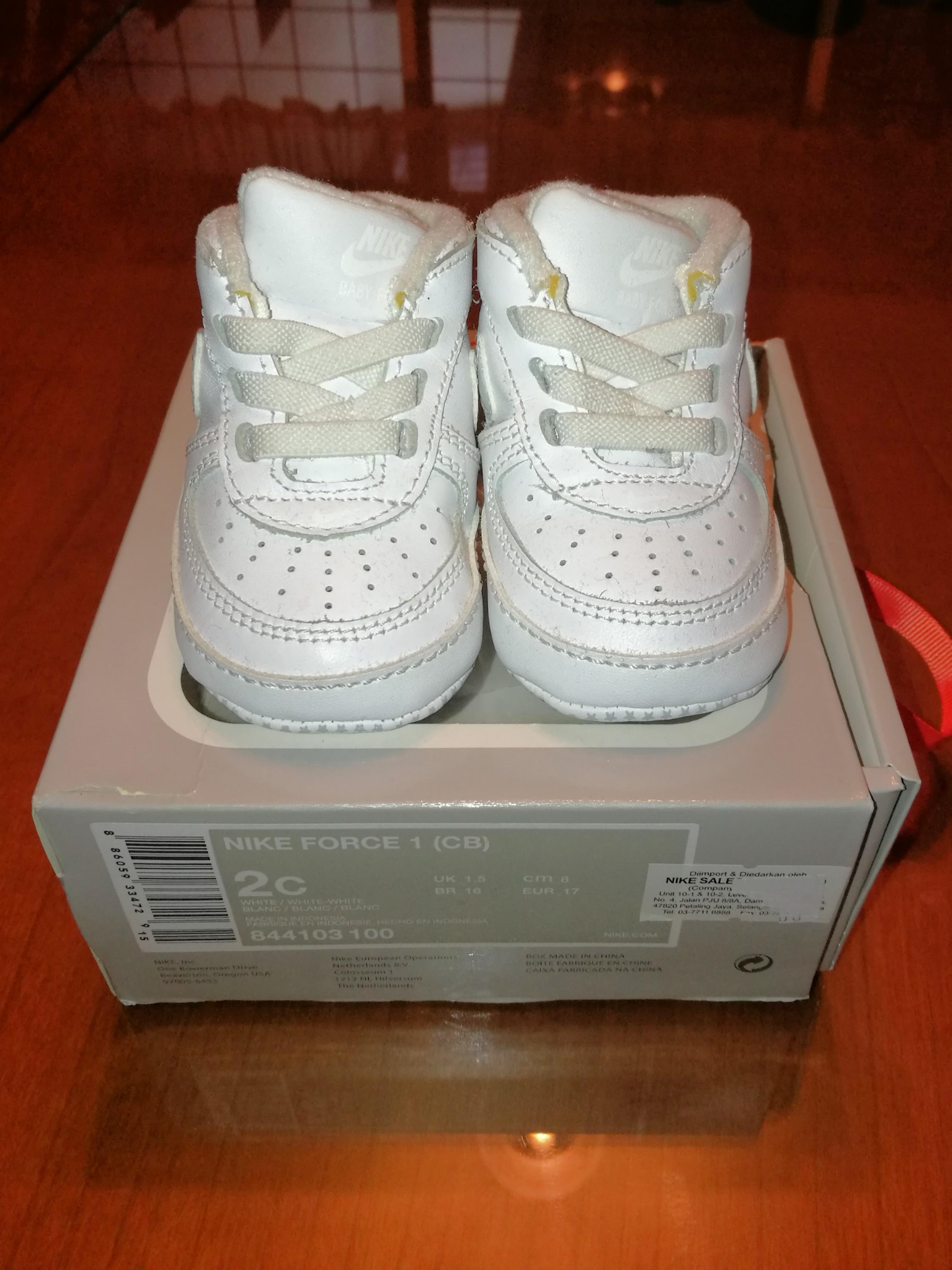 Baby wearing hotsell air force 1