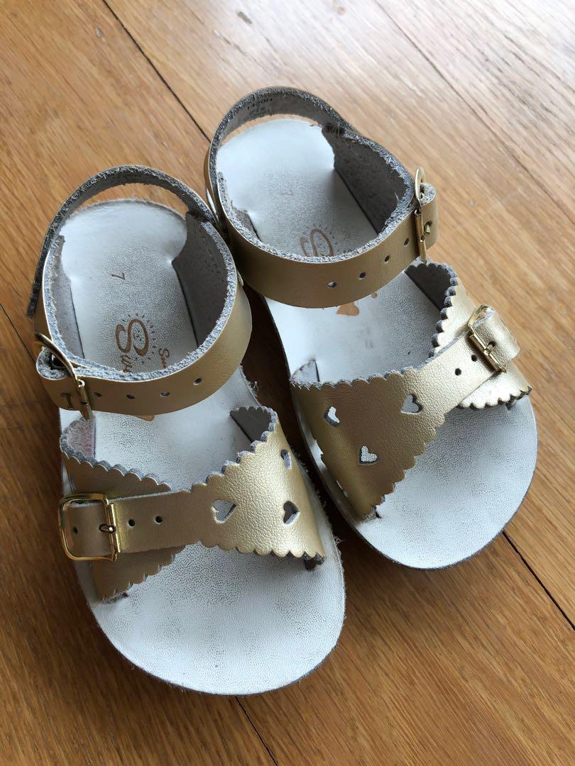 gold infant shoes size 3