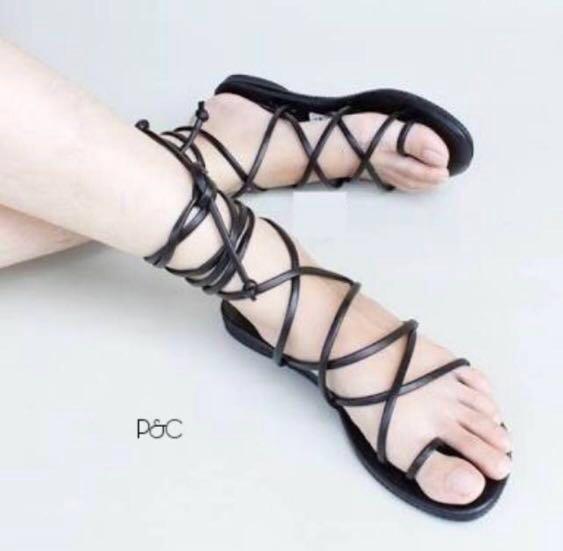 Sandal tali gladiator hitam Fesyen Wanita Sepatu di Carousell