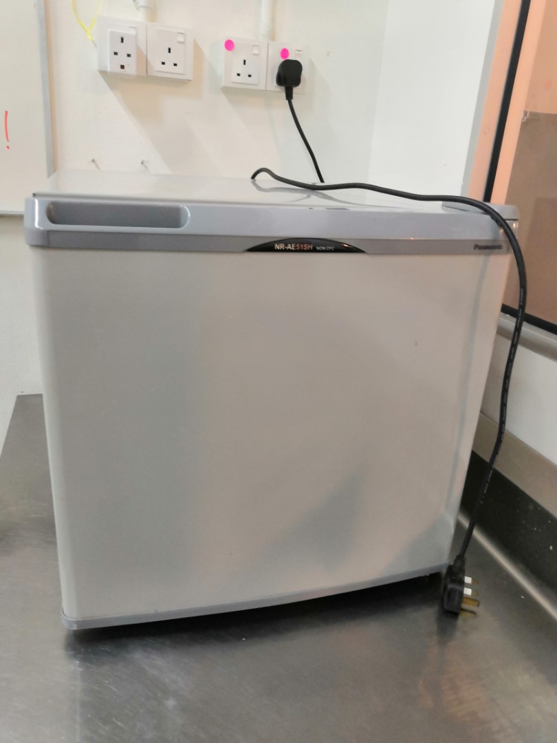 Small table top fridge 50l tv home appliances kitchen appliances