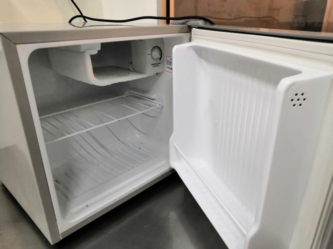 Small table top fridge 50l tv home appliances kitchen appliances