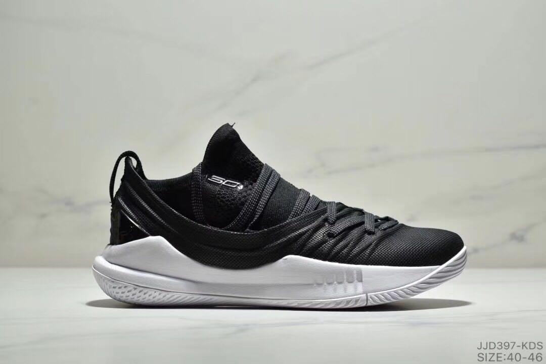 Curry 5 size 3 top