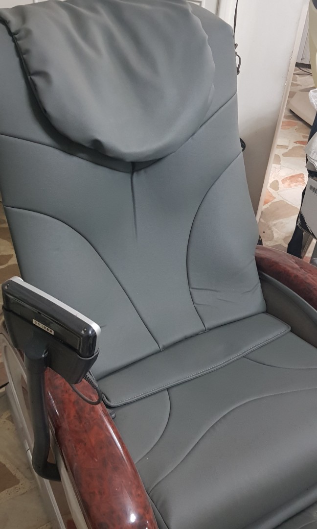 Alvano Massage Chair Mint Condition Almost NEW, Furniture & Home Living