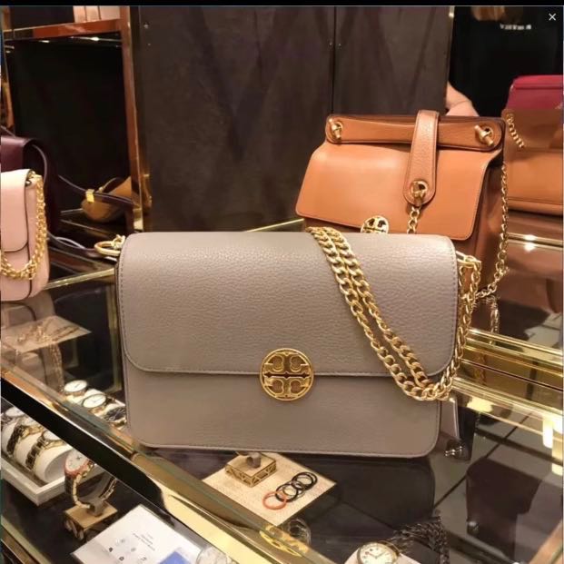 Authentic Tory Burch Chelsea shoulder bag medium size, Women's Fashion, Bags  & Wallets, Tote Bags on Carousell
