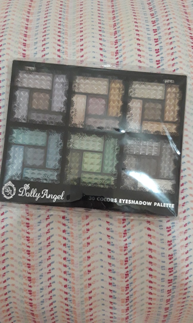 Dolly angel 30 colors eyeshadow palette, Beauty & Personal Care, Face