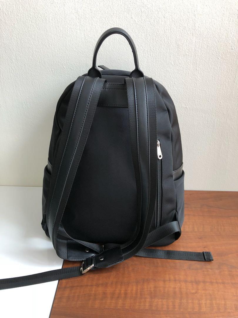 Hotwind backpack (Category: Backpacks) located in Singapore. Submitted by priscila (Listing ID 173463201, Image 3). Description: Hotwind backpack Color: black Bag size: 30*12*38 (cm) Sell out due to seldom use. Bag condition is good..
