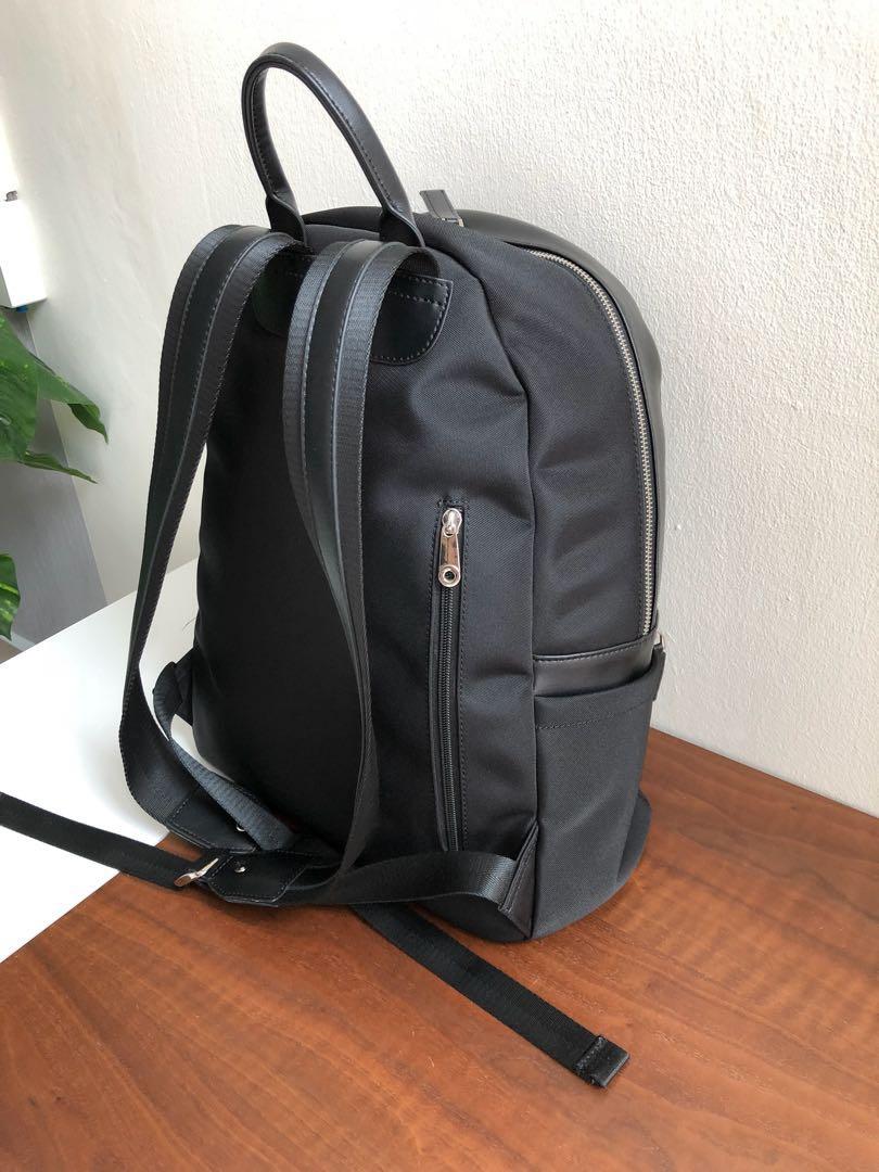 Hotwind backpack (Category: Backpacks) located in Singapore. Submitted by priscila (Listing ID 173463201, Image 6). Description: Hotwind backpack Color: black Bag size: 30*12*38 (cm) Sell out due to seldom use. Bag condition is good..