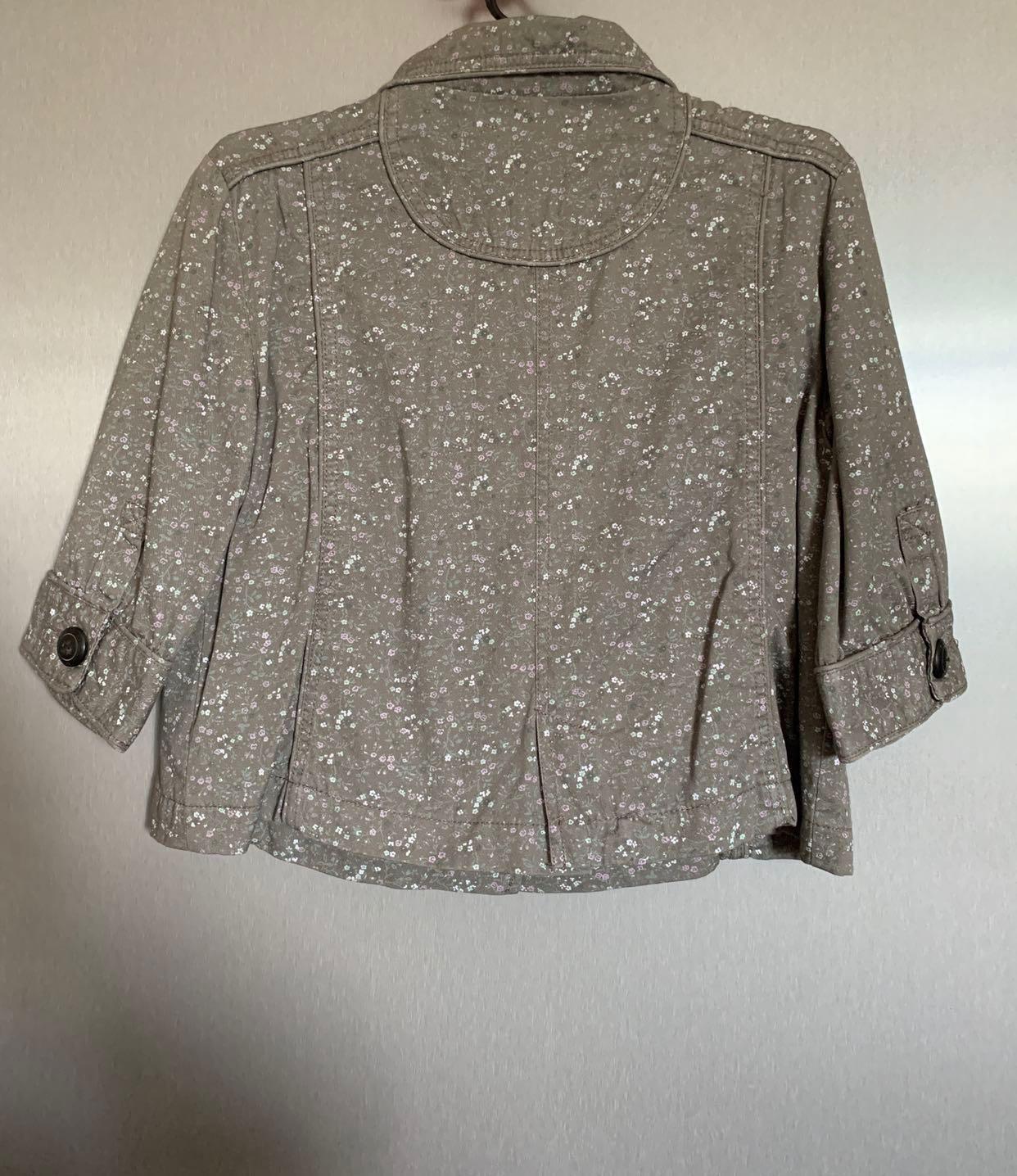 Mango Jacket (Category: Coats, Jackets and Outerwear) located in Singapore. Submitted by s.smiley (Listing ID 226364713, Image 2). Description: Preloved short jacket, worn once Size L PTP 21”, Length 22.5” Condition 10/10 Postage +$2.