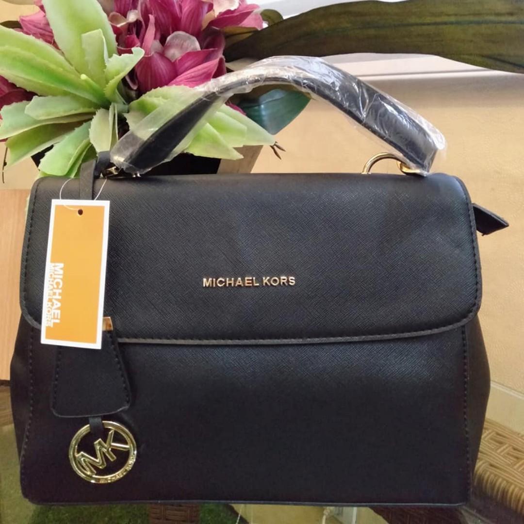 mk hand wallet