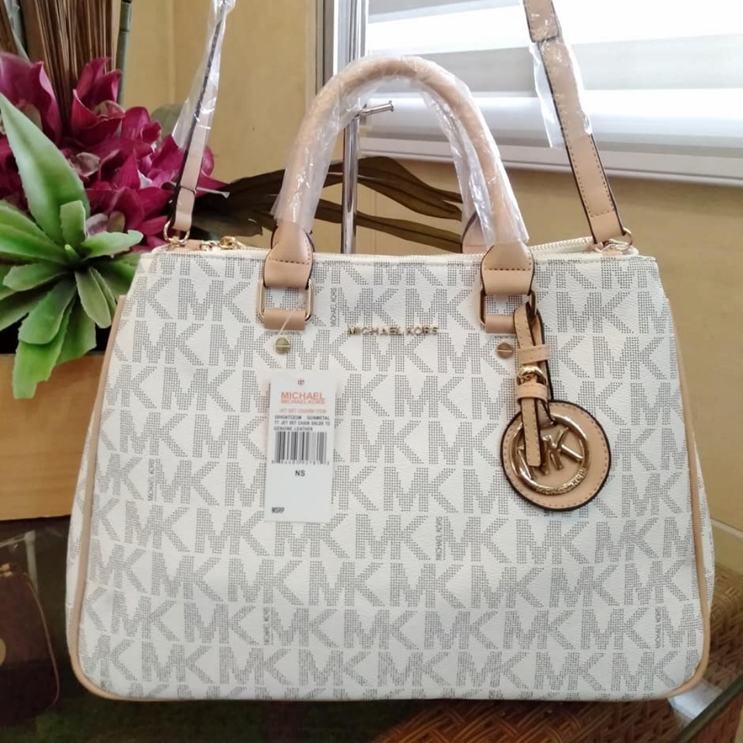 michael kors signature bag vanilla