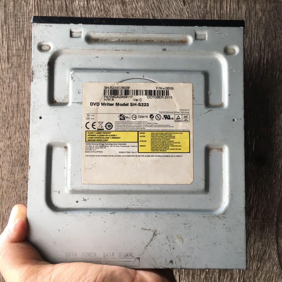 Original Samsung DVD Writer (Category: Hard Disks & Thumbdrives) located in Makati City. Submitted by littlelion2018 (Listing ID 226450787, Image 2). Description: Used. Price negotiable..