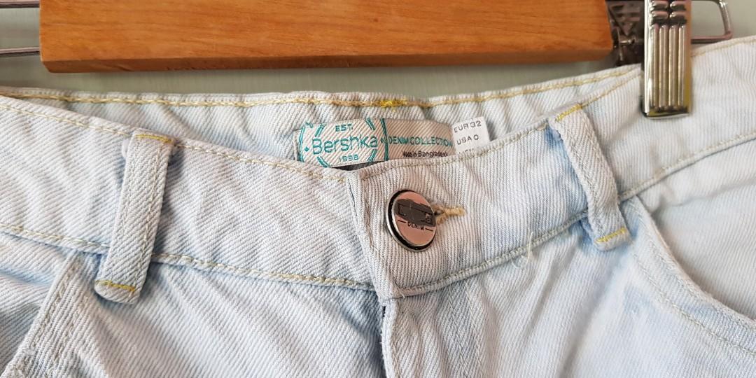 Overruns Bershka Denim Shorts (Category: Shorts) located in Caloocan City. Submitted by _stylish.ph (Listing ID 226349213, Image 2). Description: •Pre-loved. Still in its good condition! •Material: Light Blue Denin •Best fits Small-Semi Medium frame #sweldoaug •Actual color of the item may slightly vary from the photo due to lighting. For sure buyers: If you have any preferred meet-up location, feel free to message me. :).