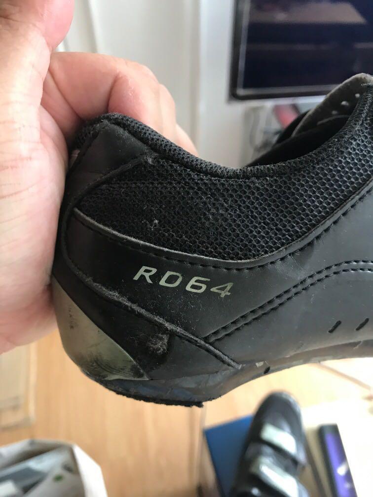 Shimano R064 clipless Shoe with cleat, Sports Equipment, Bicycles