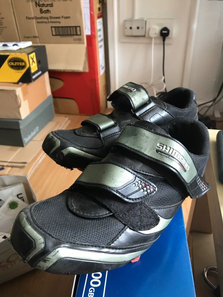 Shimano R064 clipless Shoe with cleat, Sports Equipment, Bicycles