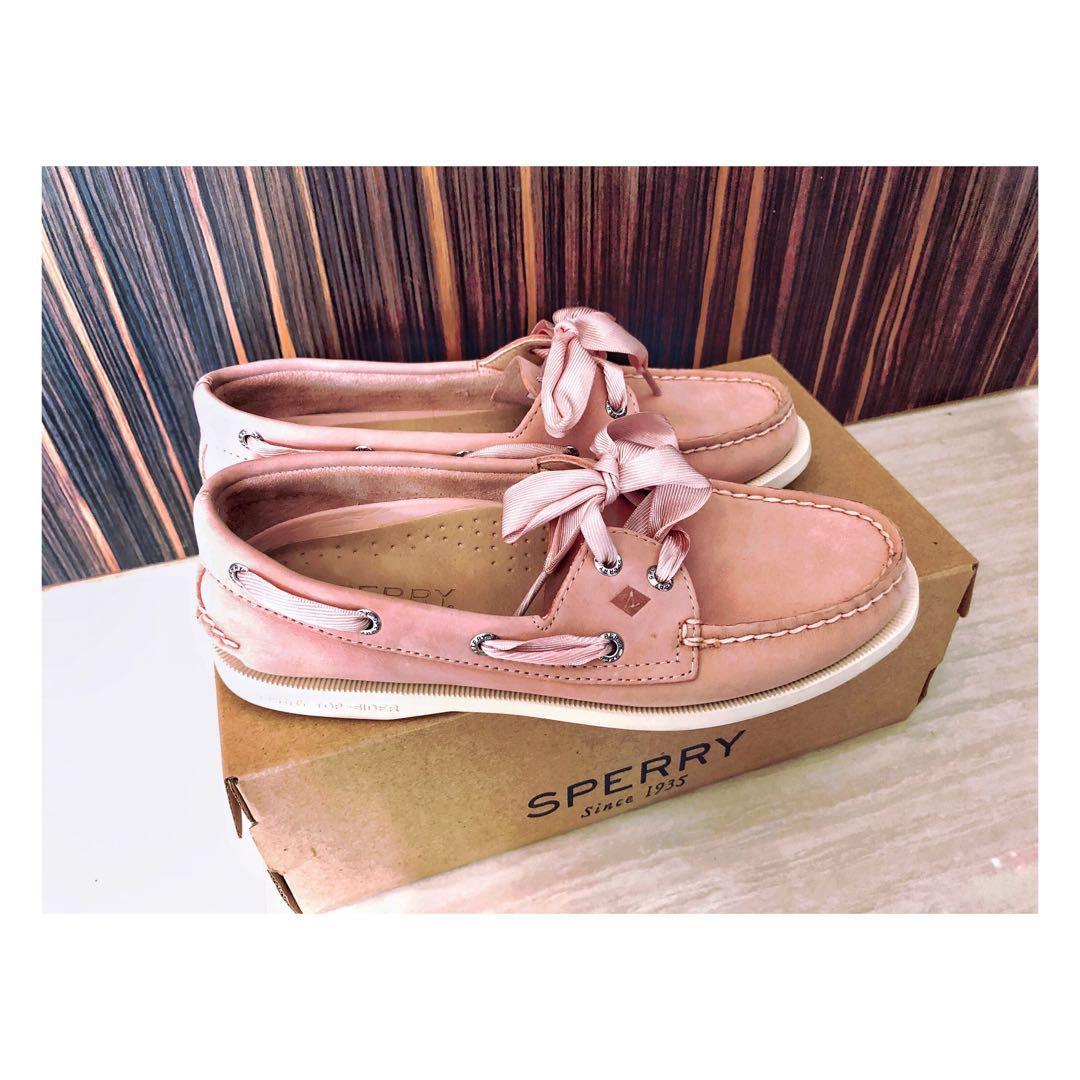 Sperry satin sale lace boat shoe