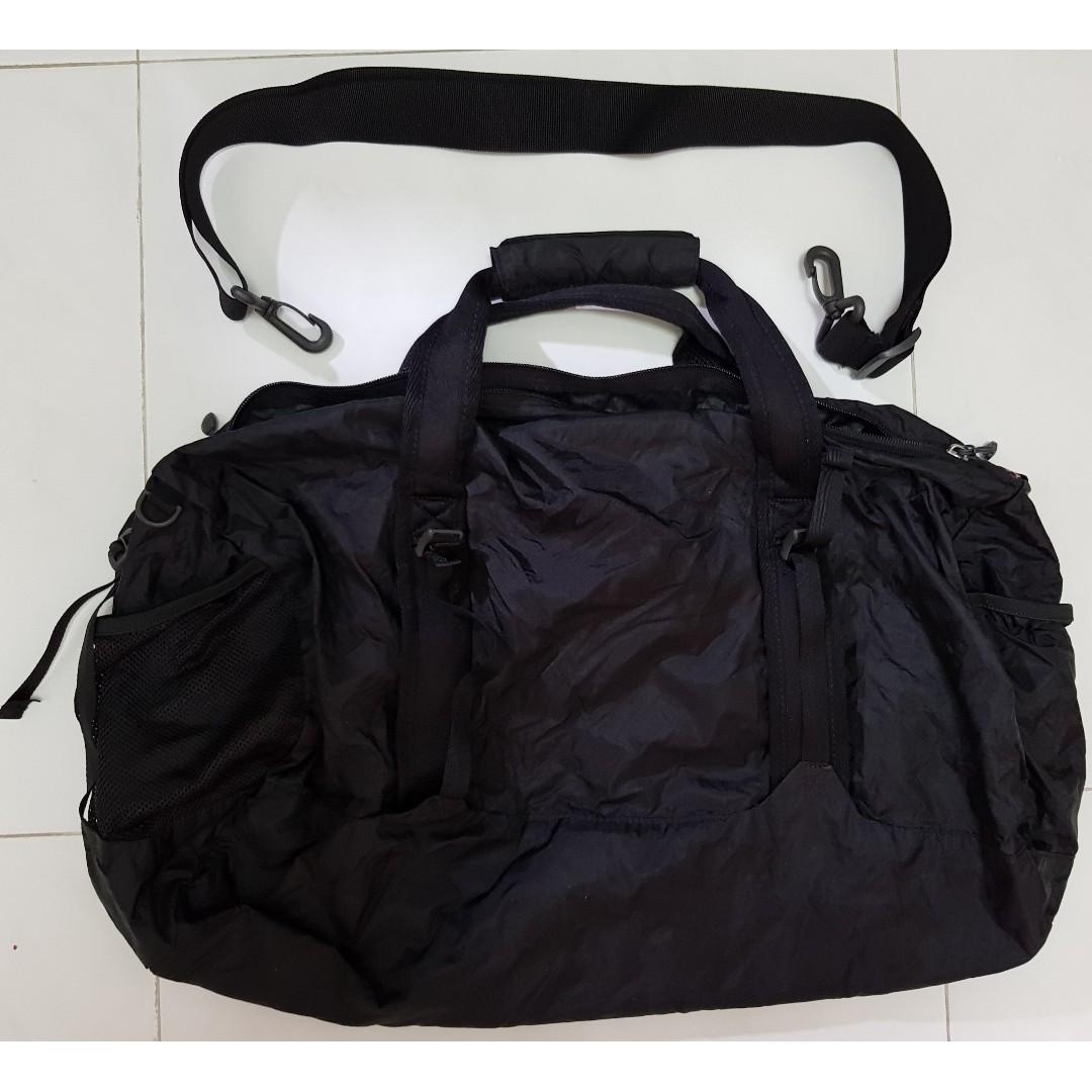 The North Face Flyweight Duffle Bag M Size, Men's Fashion, Bags