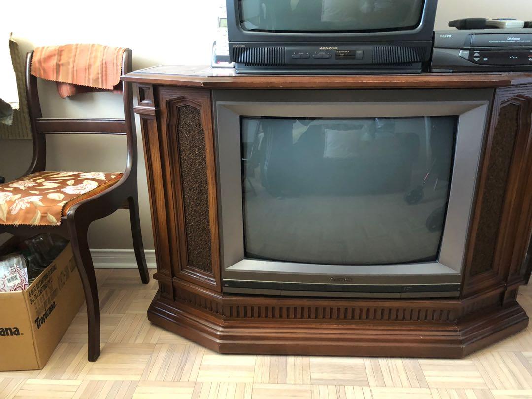 26 inch hitachi wood council classic TV, Electronics, TVs