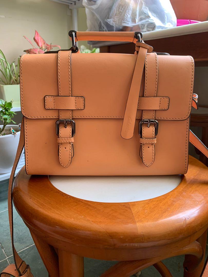 clarks sling bag