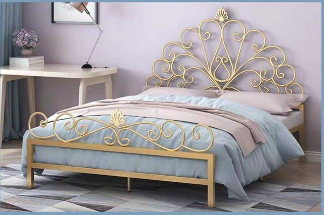 Modern Minimalist Nordic Luxury Princess Iron Bed Home