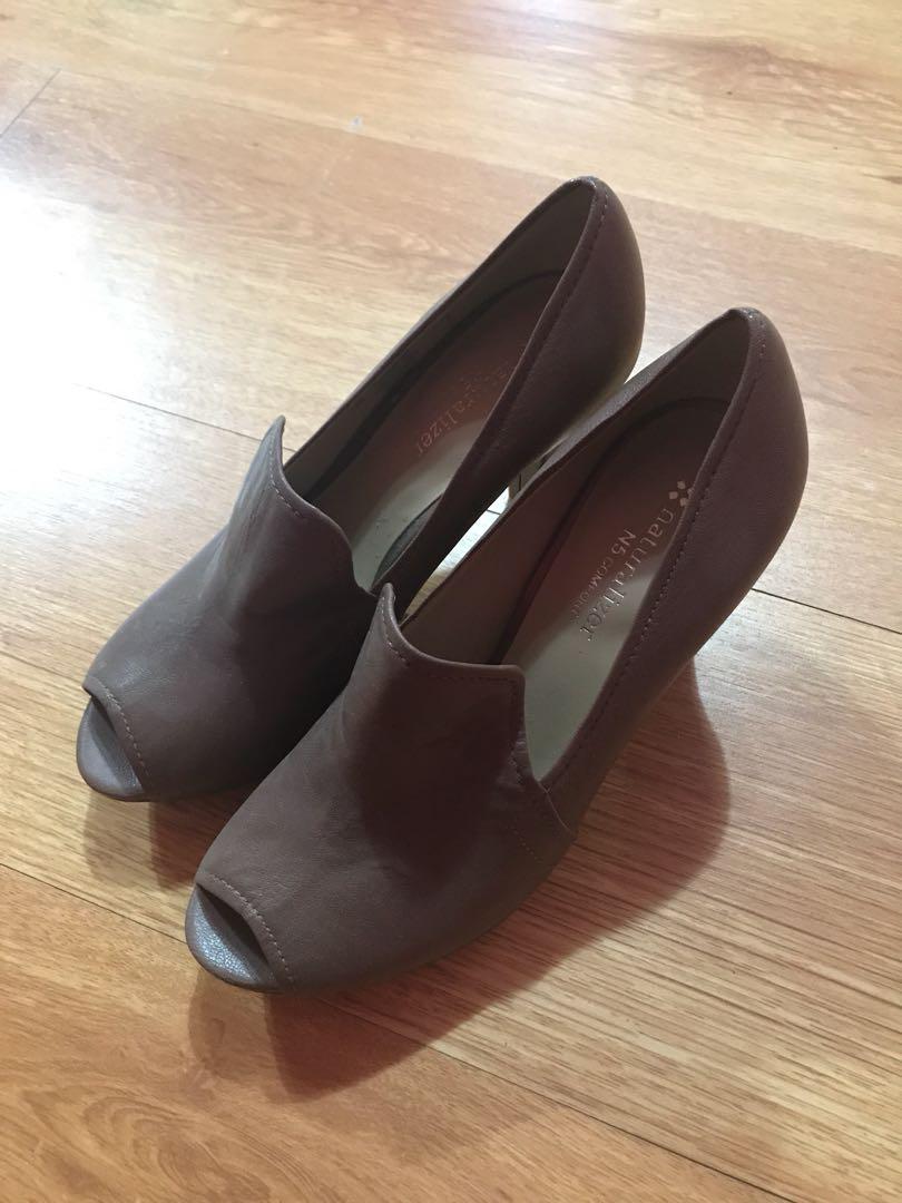 Naturalizer N5 Comfort Brown Women S Fashion Shoes On Carousell