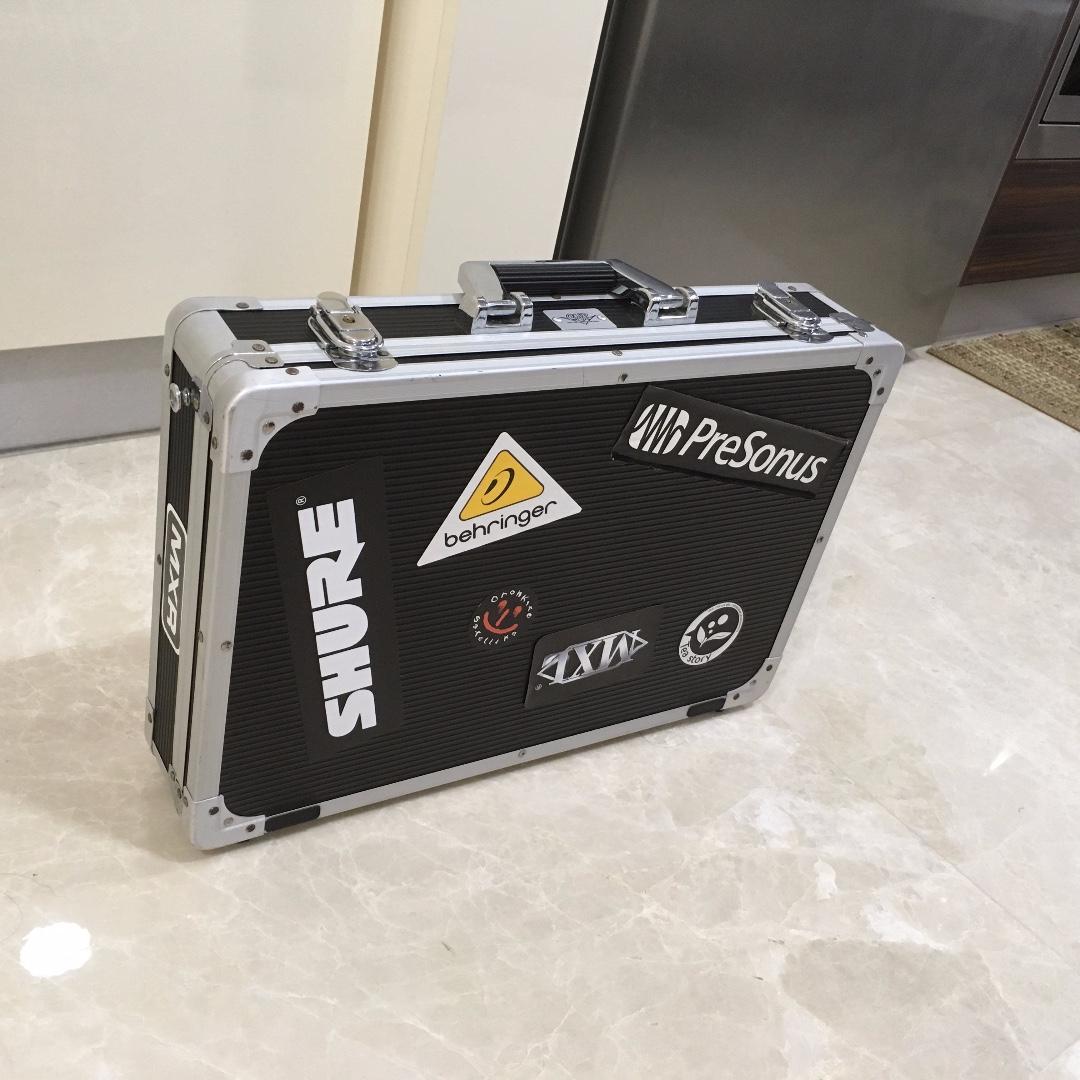 Suitcase Style Pedalboard with Velcro Side Flight Style, Hobbies