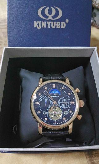 KINYUED日月星辰 簍空鑲鑽 玫瑰金 黑皮革機械錶 實錶穿戴超好看有份量