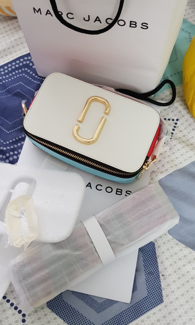 ONHAND - SALE‼️Marc Jacobs Snapshot Camera Bag (Khaki), Women's Fashion,  Bags & Wallets, Cross-body Bags on Carousell