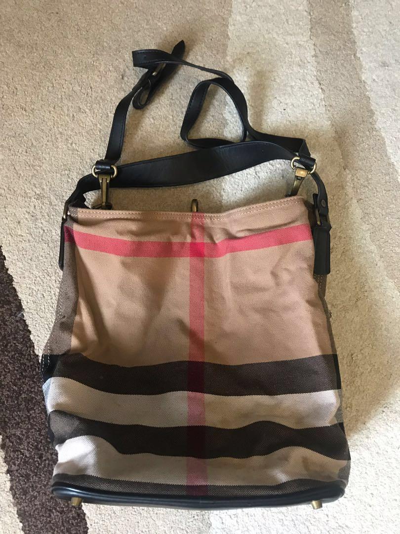 Burberry Ashby Bucket Bag Medium