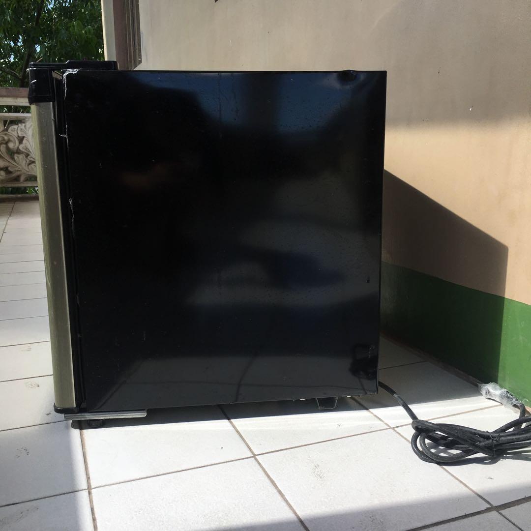 EZY Mini Refrigerator, TV & Home Appliances, Kitchen Appliances