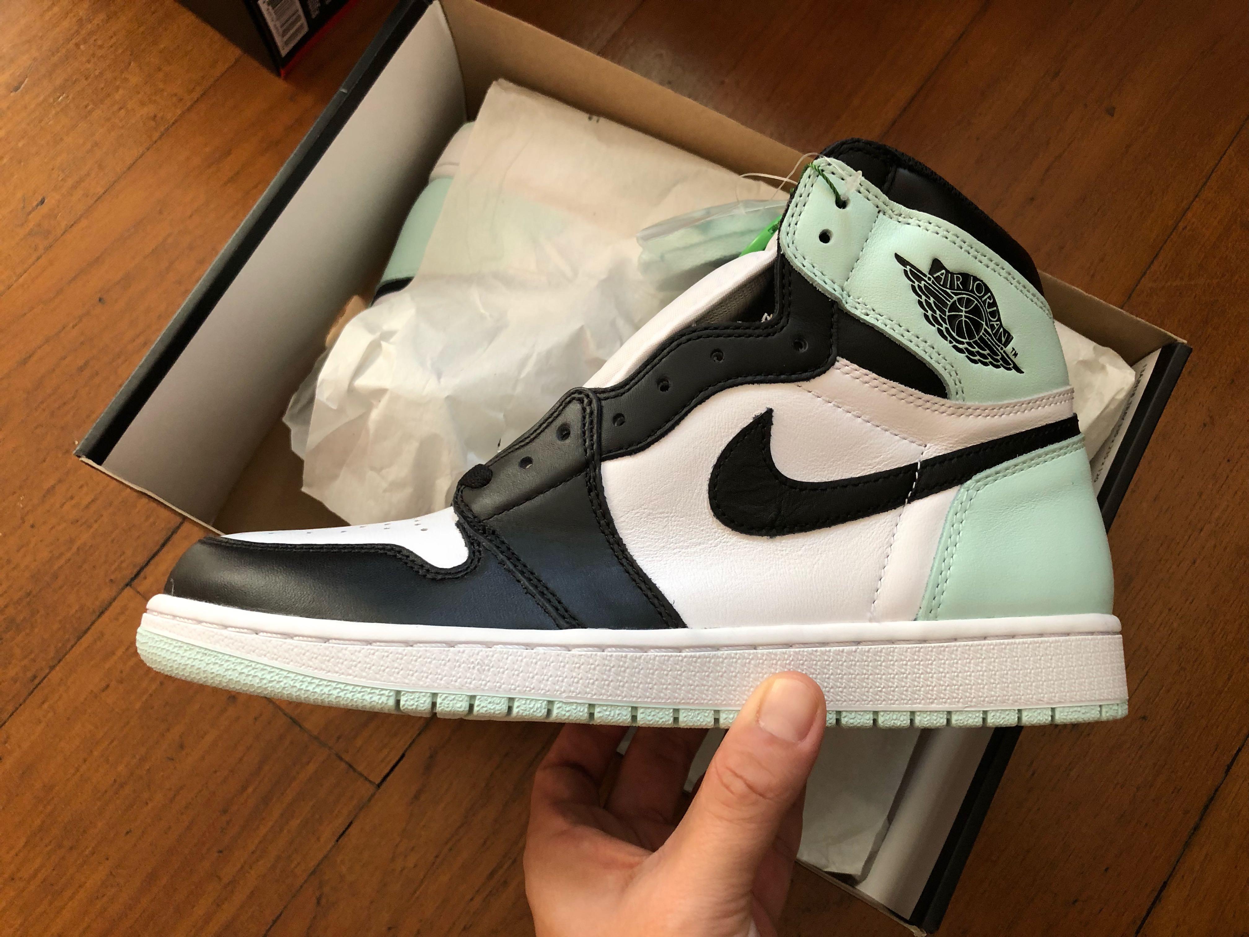 Aj 1 igloo store