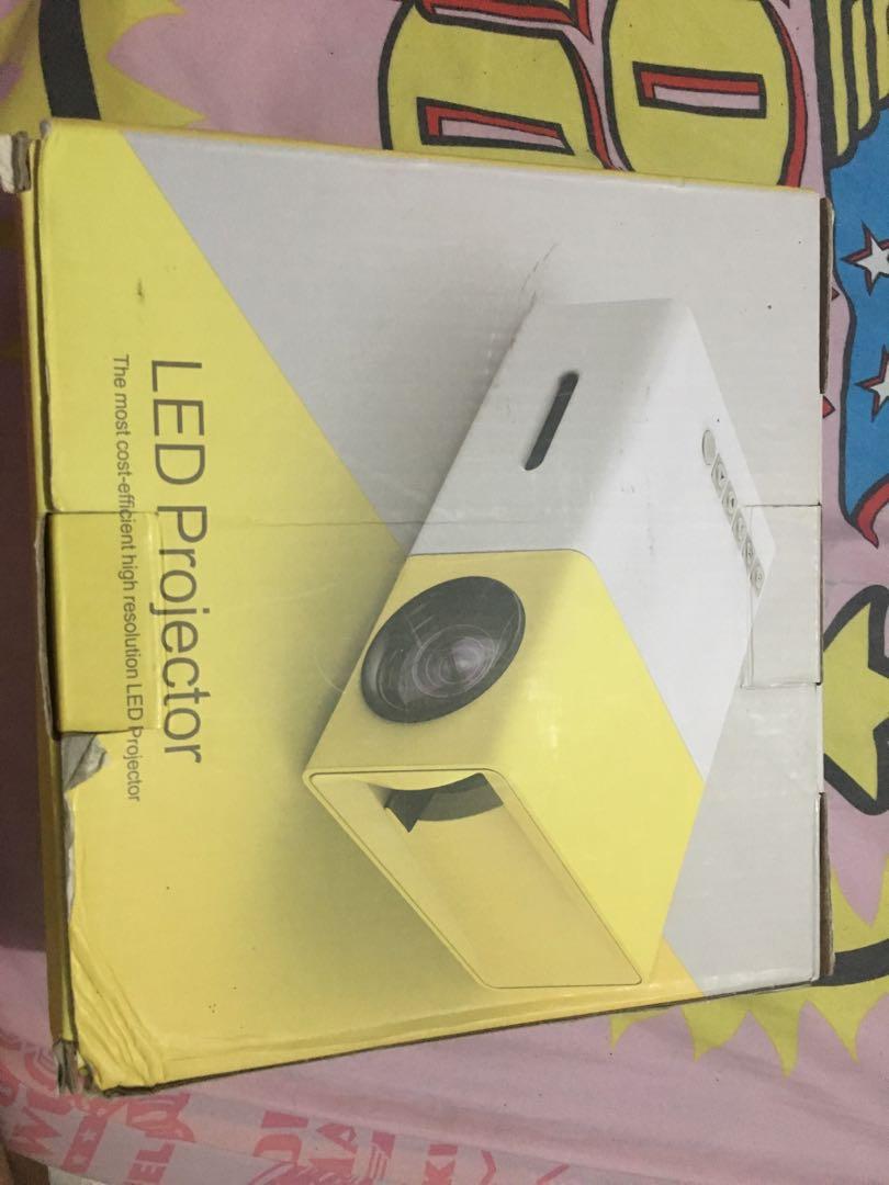 Led projector (Category: Projectors) located in San Pedro. Submitted by prelovedmystuff (Listing ID 226711715, Image 2). Description: Used onced. .