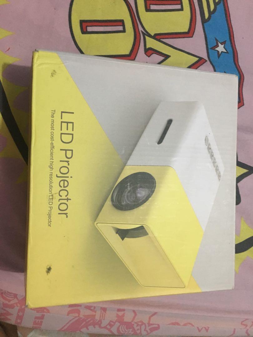 Led projector (Category: Projectors) located in San Pedro. Submitted by prelovedmystuff (Listing ID 226711715, Image 1). Description: Used onced. .