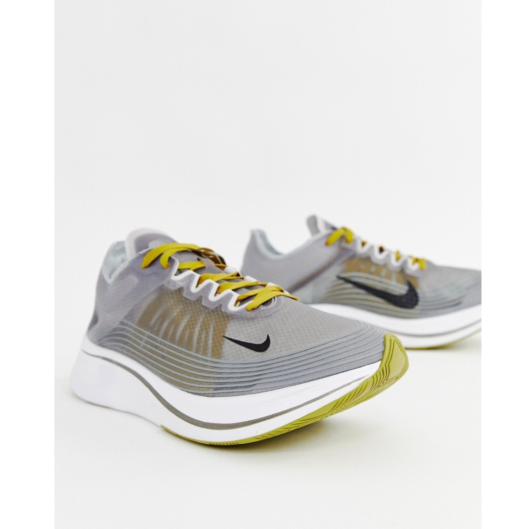 nike running zoom fly trainers