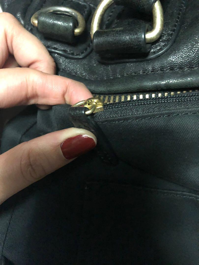 Preloved Authentic Givenchy pandora lambskin medium size Ykk zipper
