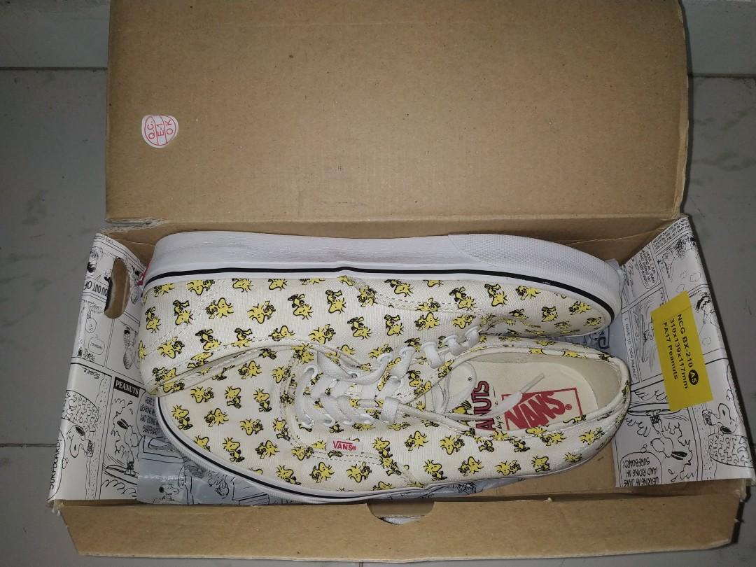 vans peanuts box