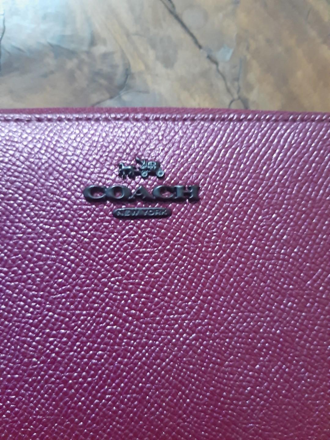 Authentic Coach Wallet, Women's Fashion, Bags & Wallets, Wallets & Card holders on Carousell