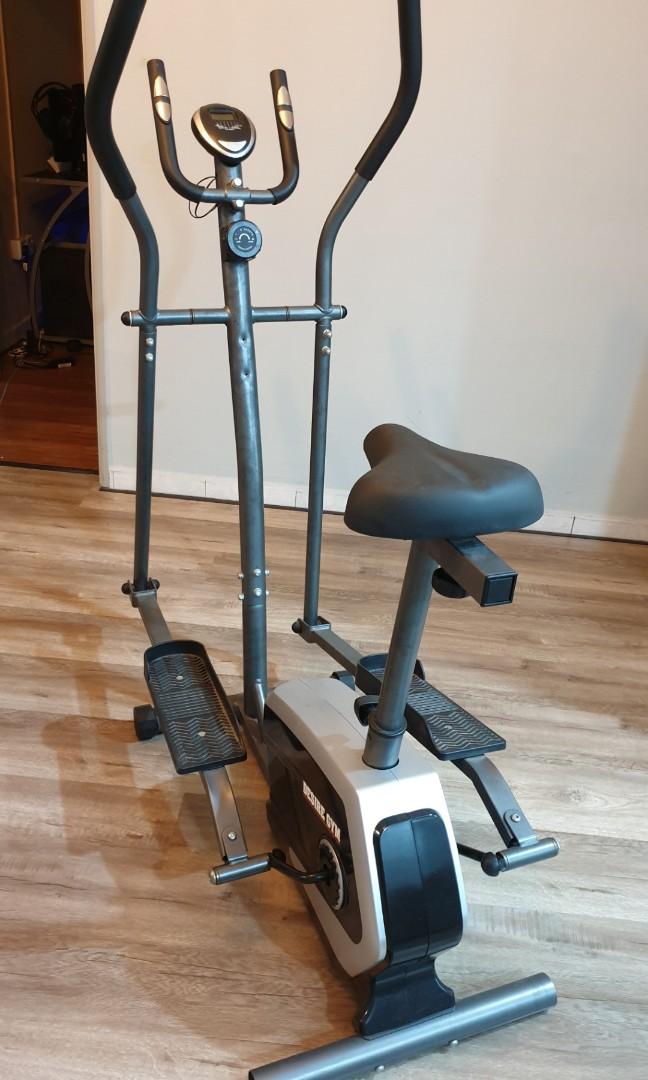 Exercise Machine Elliptical (Category: Cardio & Fitness Machines) located in Kampung Sungai Ara. Submitted by gsim90 (Listing ID 226927335, Image 2). Description: Good condition.