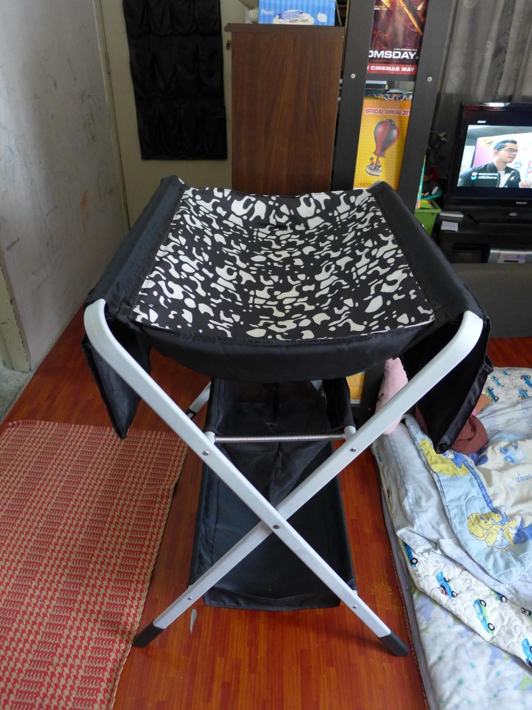 Spoling new arrivals changing table