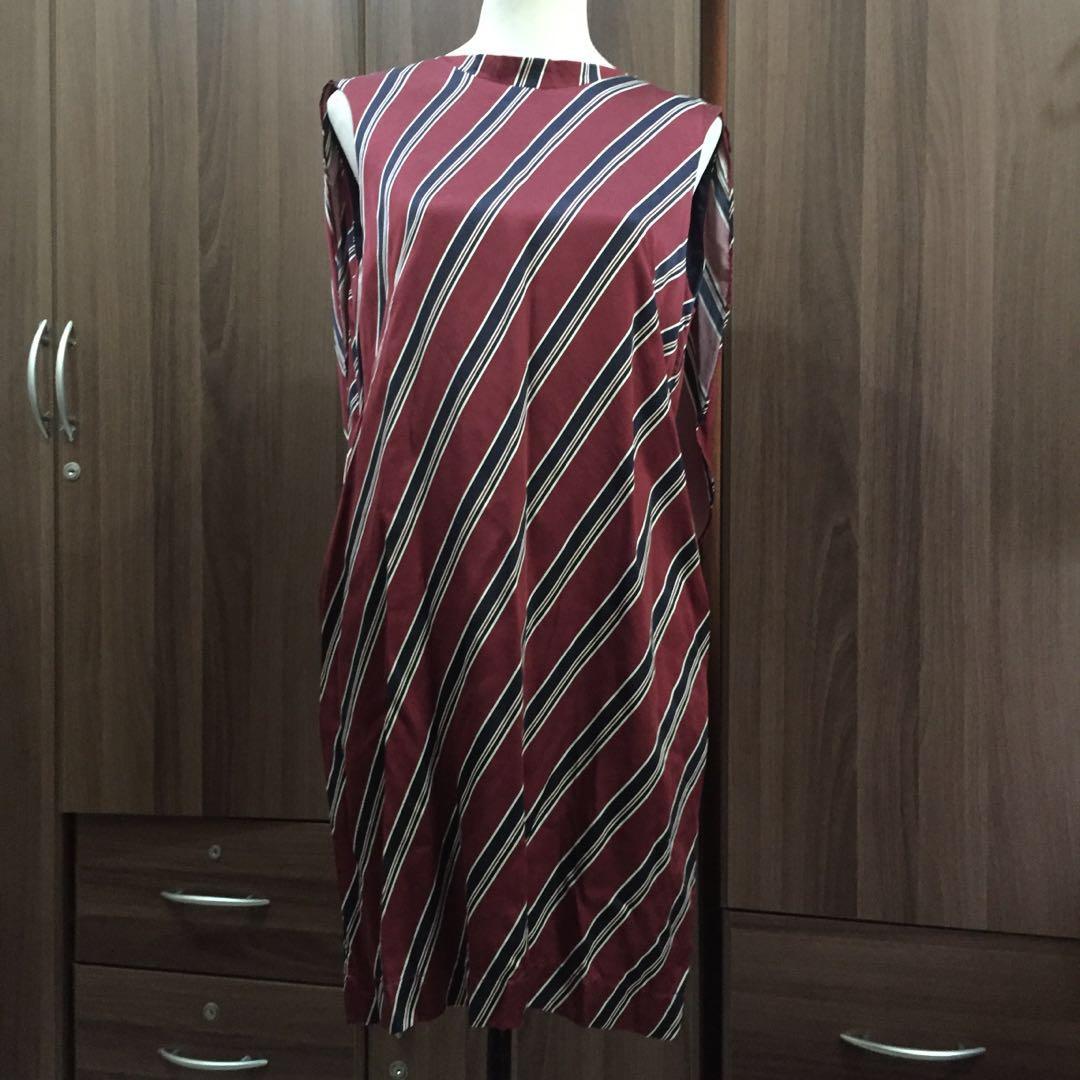 [PRELOVED] Maroon Striped Classy Dress w/ Stylish Back (Category: Dresses) located in Pasay City. Submitted by ambetscloset (Listing ID 226862701, Image 1). Description: 💋 NO FLAWS 💋 Fits M-L 💋 Silky material 💋 W/ inner layer 💋 W/ pockets .
