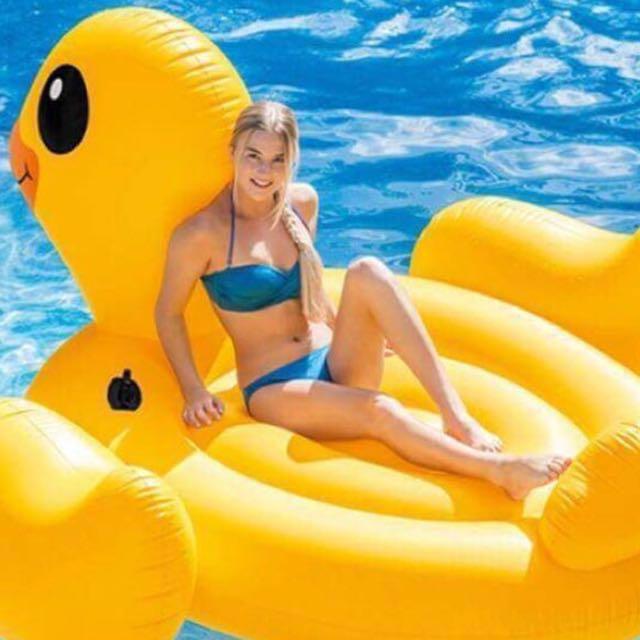 Price reduced Intex Mega yellow duck island large 1.47m by 1.47