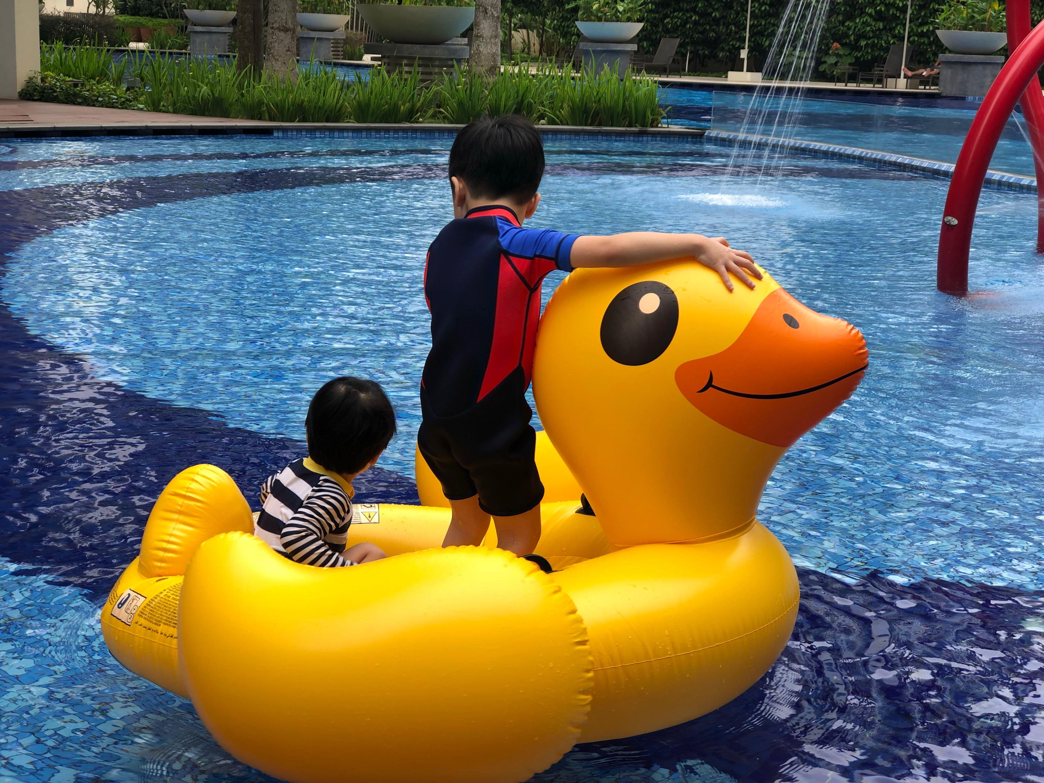 intex mega duck float