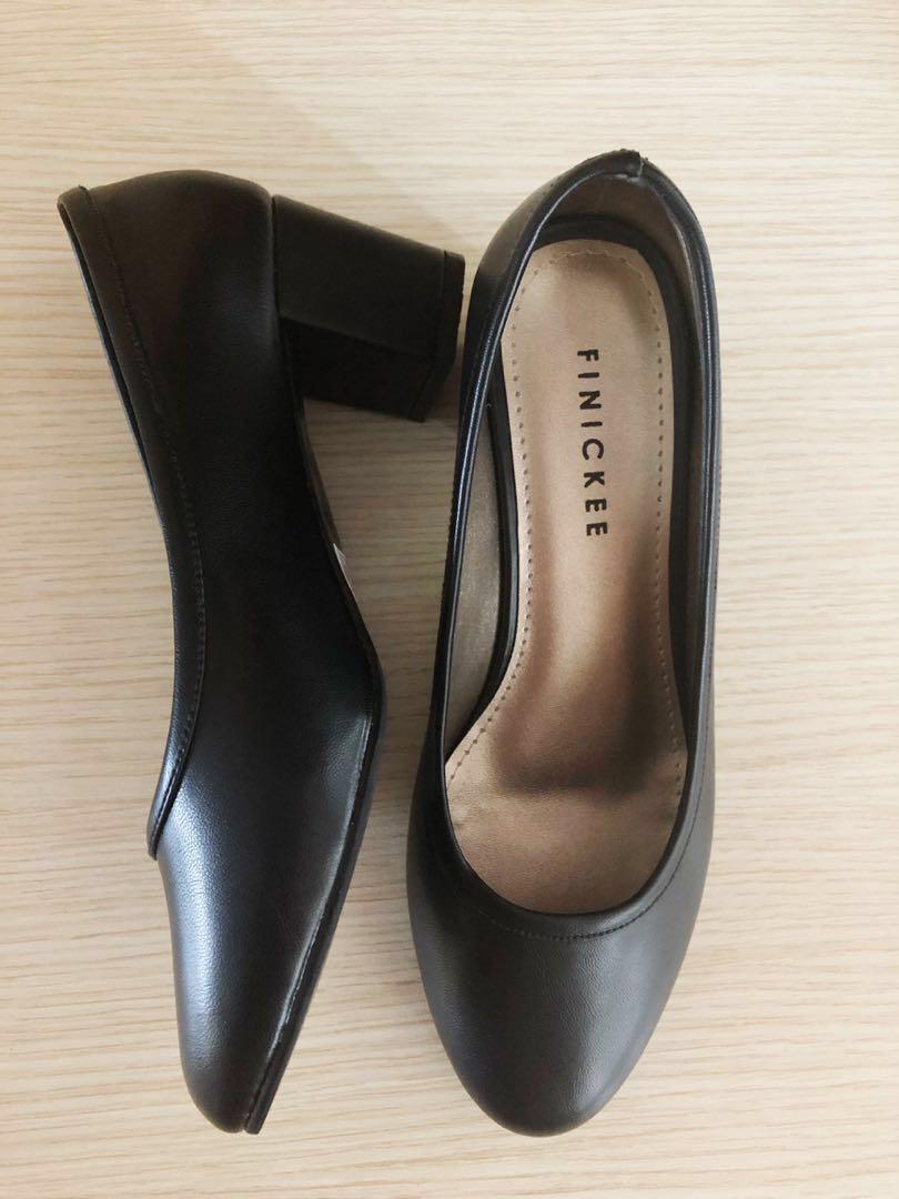 black shoes heels