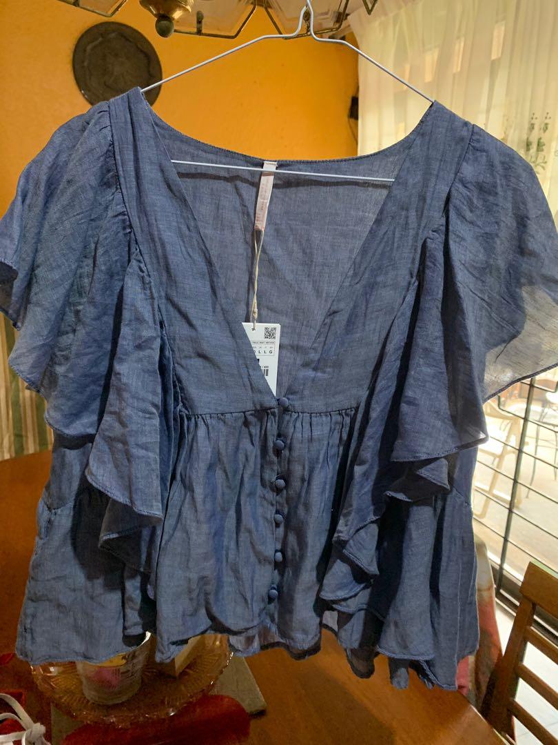 chambray ruffle top
