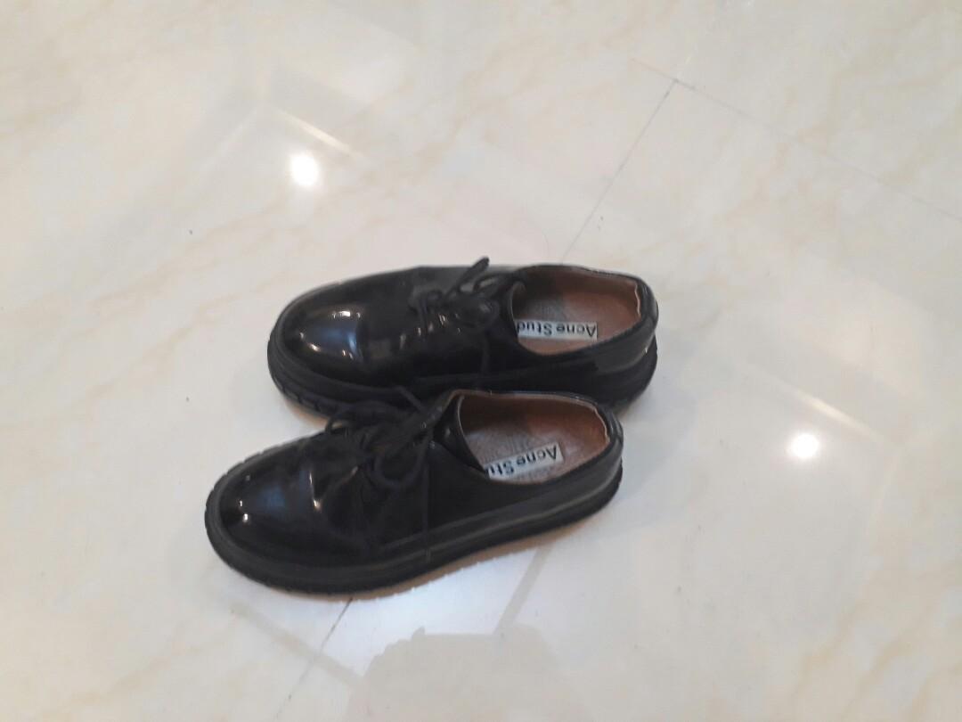 Acne hover sale derby