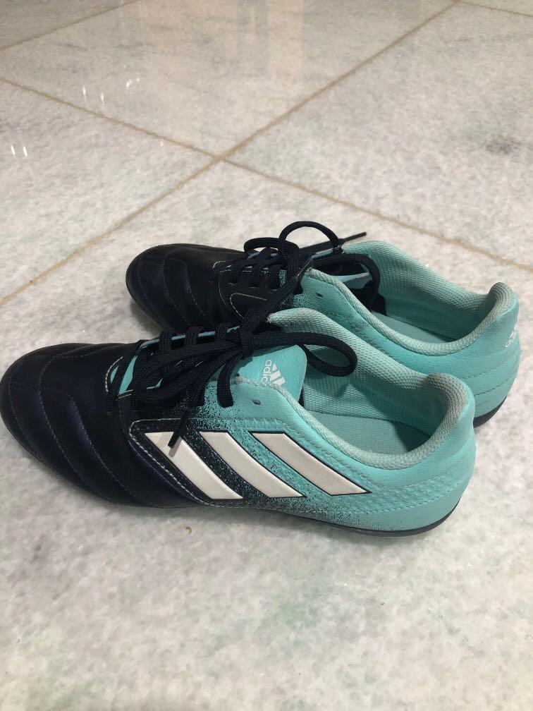 suarez soccer shoes