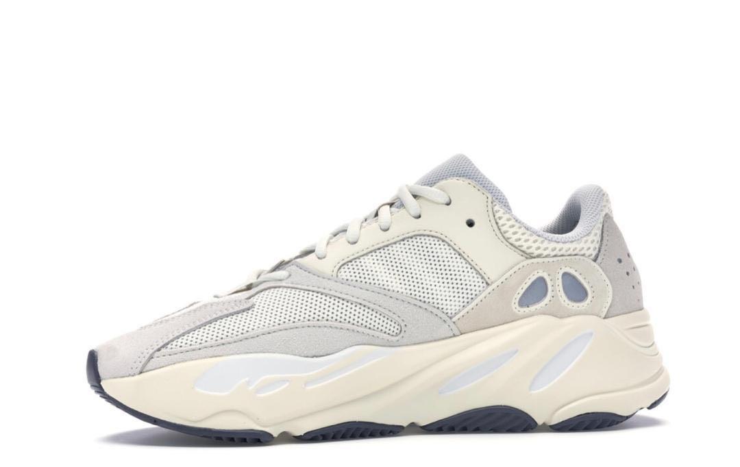 Stockx yeezy 700 hotsell analog
