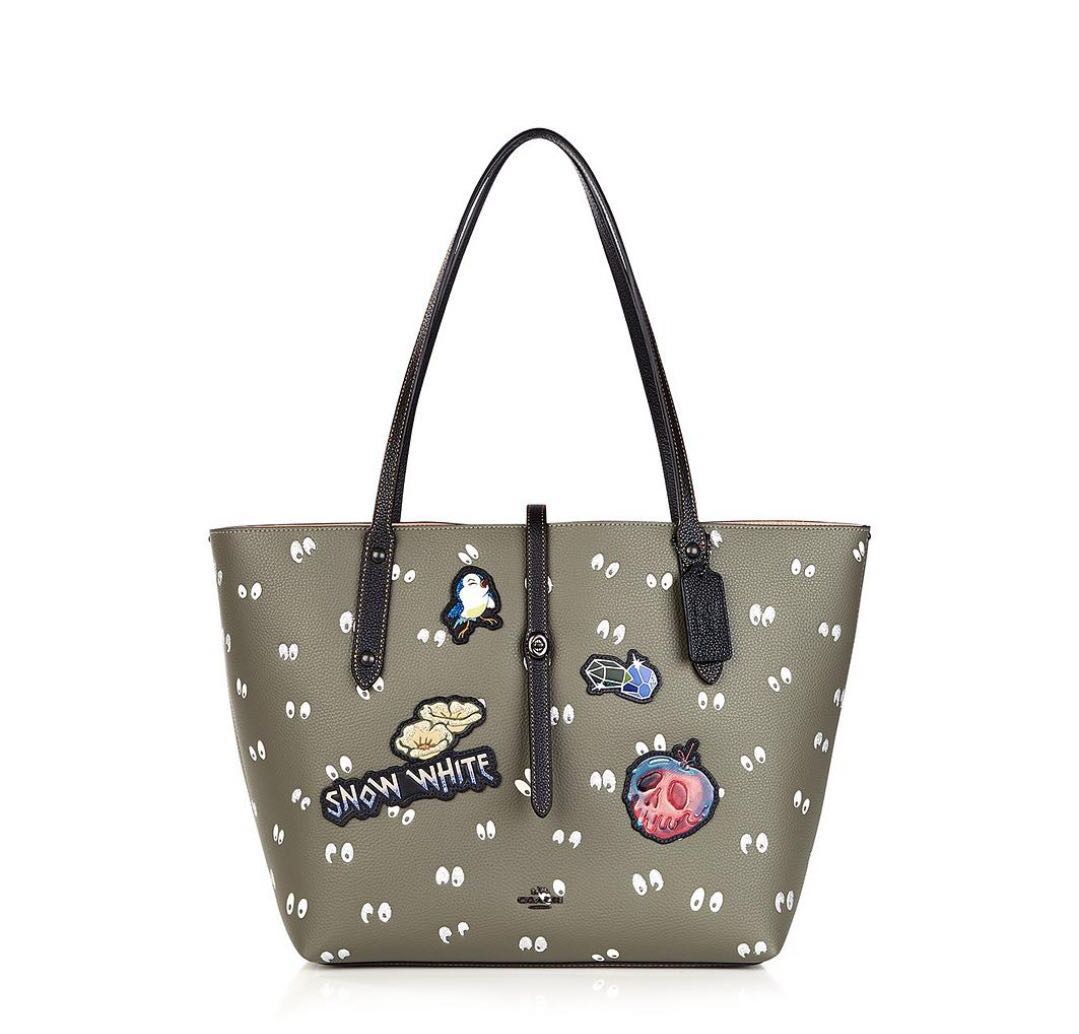 Coach snow white tote 2025