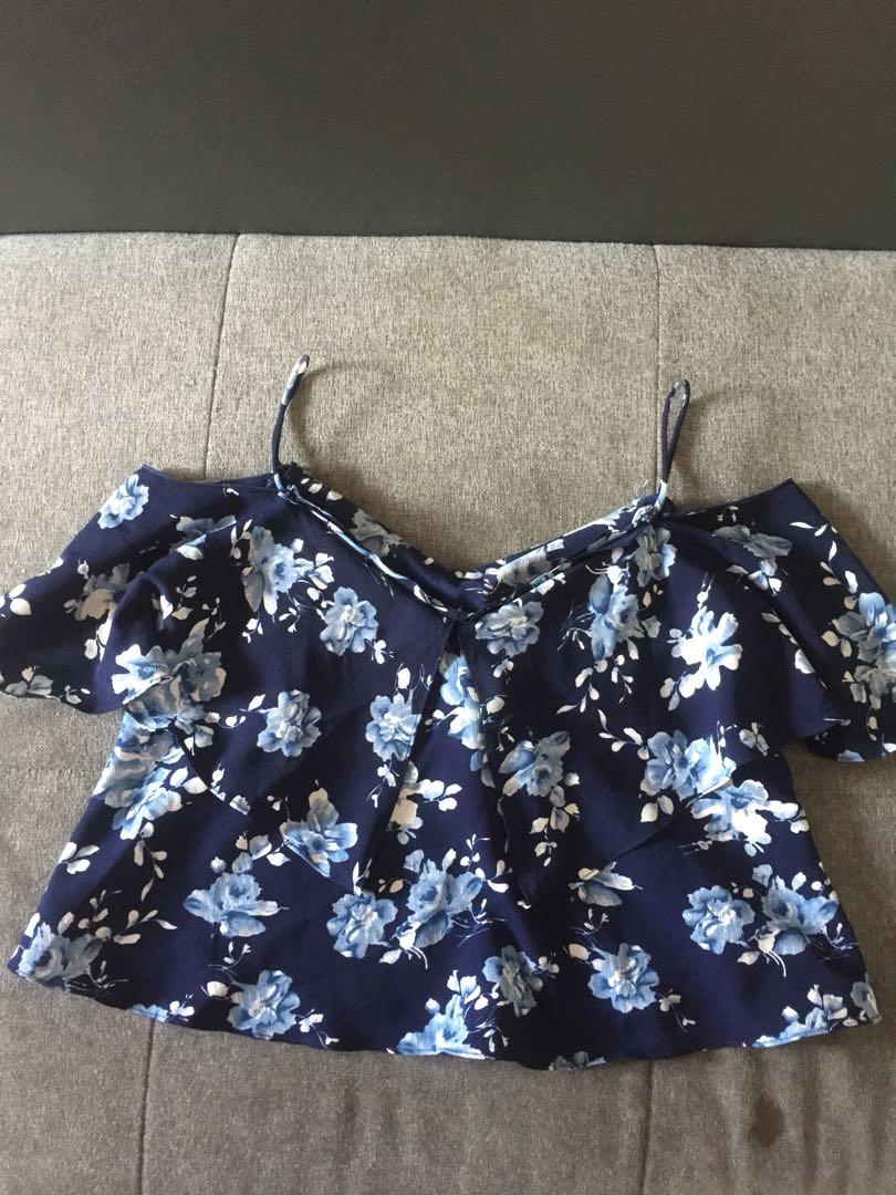 Baju model sabrina, Fesyen Wanita, Pakaian Wanita, Atasan di Carousell