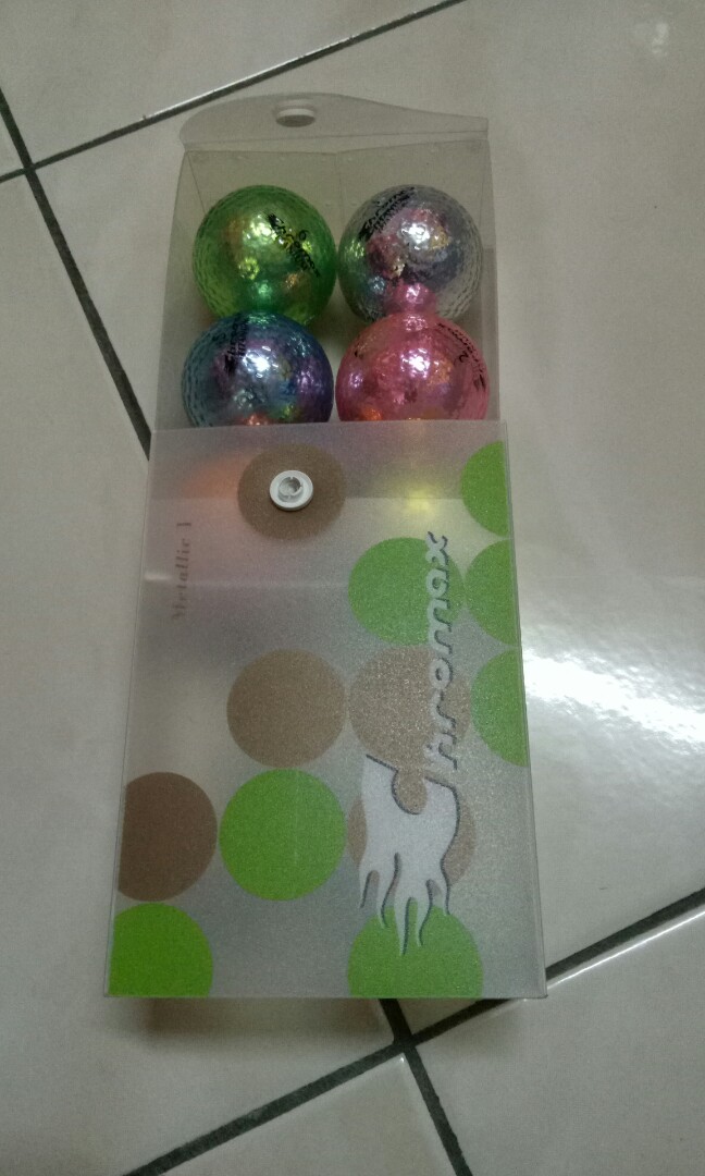 Bola golf chromax metallie titanium, Sports Equipment, Sports & Games